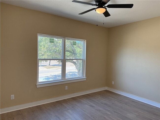 Building Photo - 807 S Coulter Dr