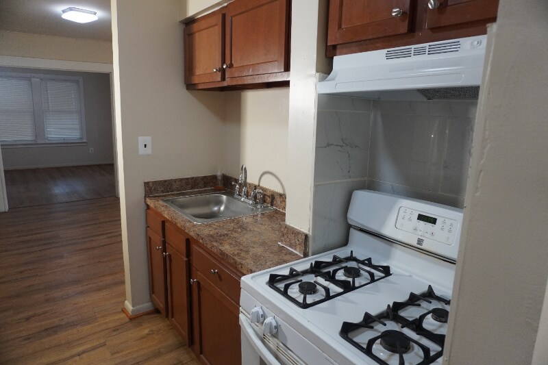 Building Photo - 217 Center St