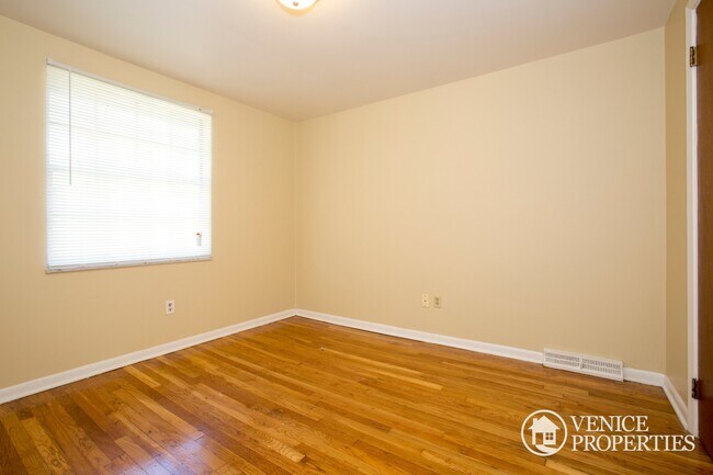 Building Photo - 3 Bedroom on OSU Campus