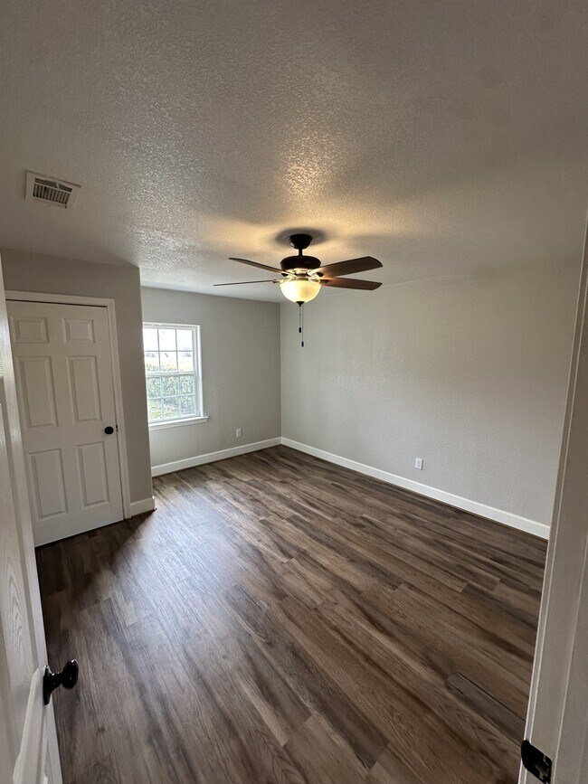 Building Photo - 1320 S 35th St