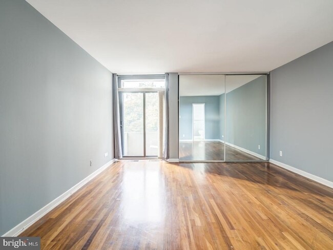 Building Photo - 1265 Delaware Ave SW