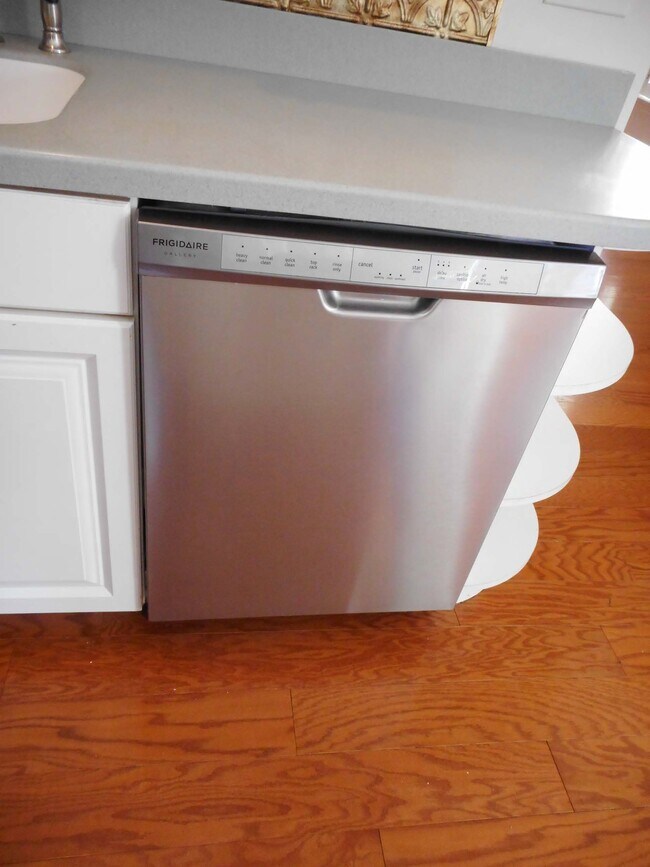 Building Photo - 608 Green St