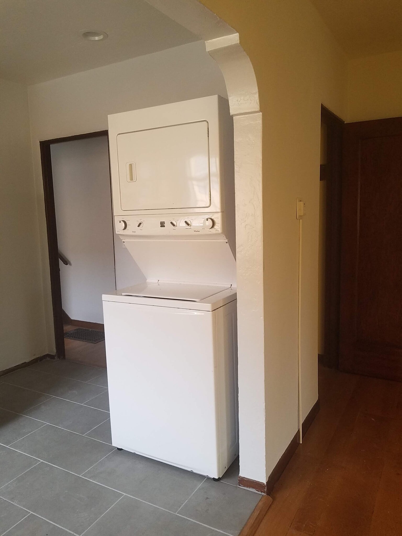 Building Photo - 734 Beatie St