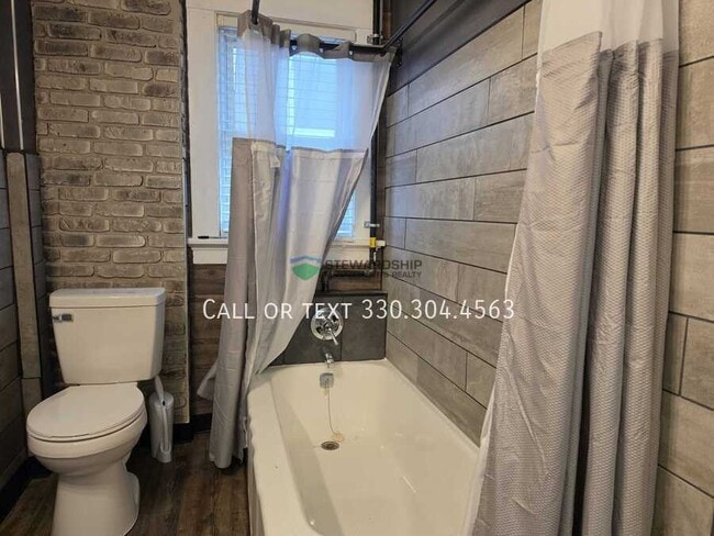 Building Photo - 213 Chestnut Ave NE