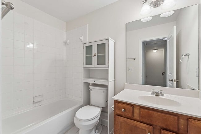 Building Photo - 553 Rosedale Ave