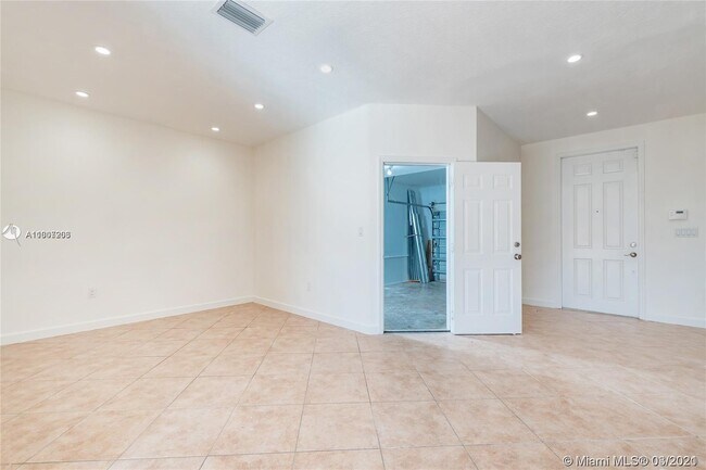 Building Photo - 15244 SW 9th Way