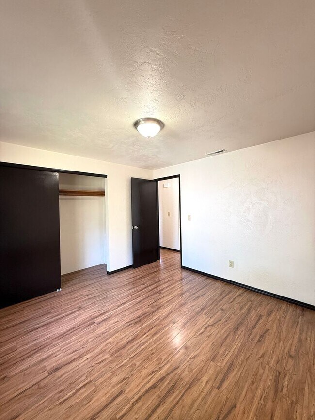 Building Photo - 2900 Terrmont Loop