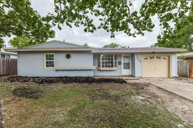 Building Photo - 2908 Scottsbluff Dr