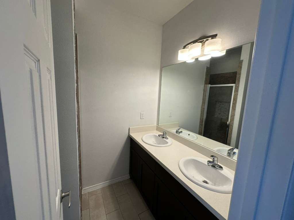 Building Photo - 3708 Valeria St