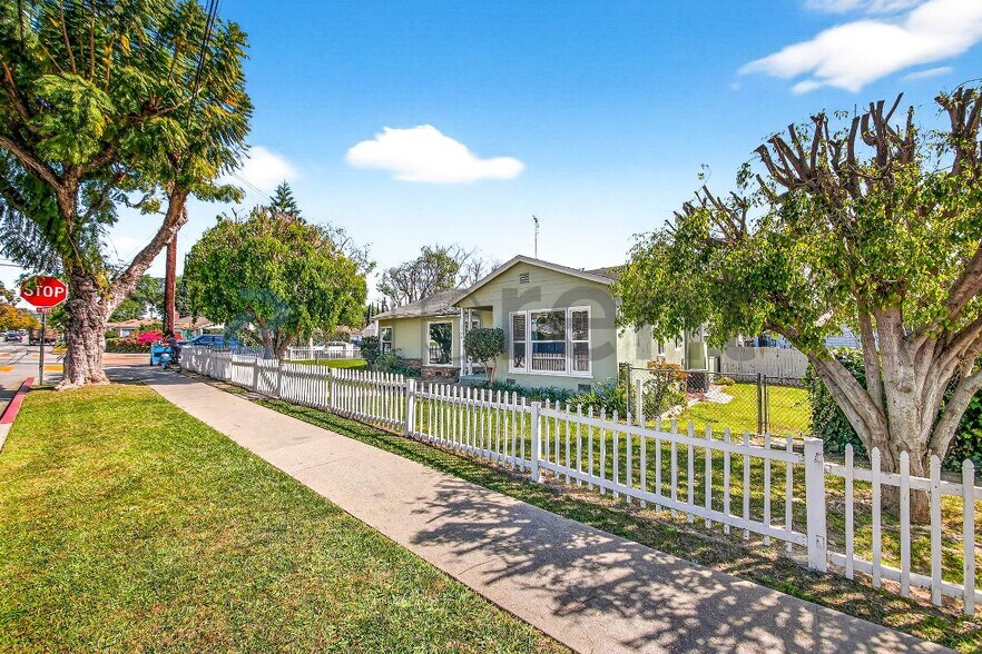 Building Photo - 11758 Broadway Ave