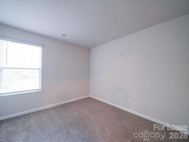 Building Photo - 916 S Battleground Ave