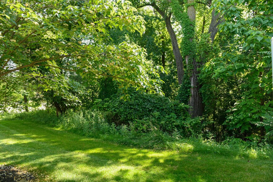 Building Photo - 5845 Crescent Ridge Dr