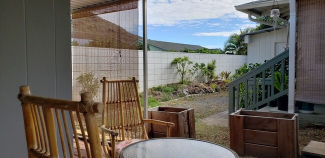 Building Photo - 441 Kuliouou Rd