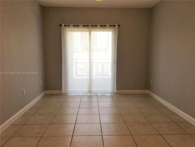 Building Photo - 471 NE 25th St