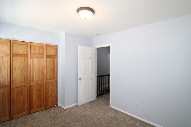 Building Photo - 912 Oakwood Farms Ln