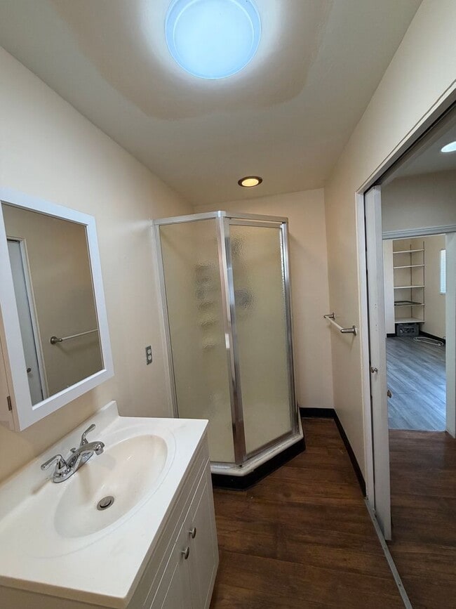 Building Photo - READY TO MOVE IN- MUST SEE - TWO CAR OFF STREET PARKING SPOTS AND UTILITIES PAID