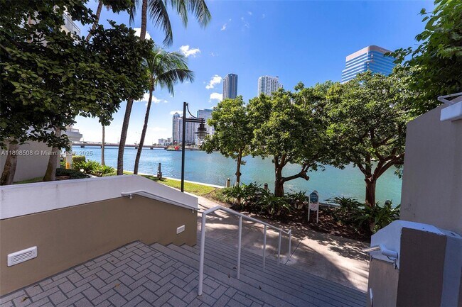 Building Photo - 801 Brickell Key Blvd