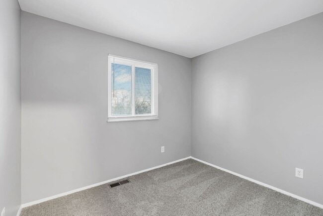 Building Photo - 1128 Saratoga Dr