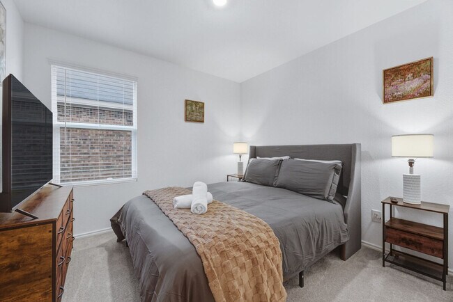 Building Photo - 591 Sormonne Lp