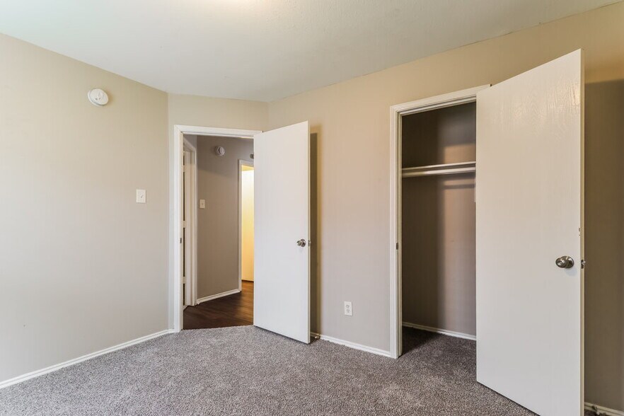 Building Photo - 12134 Carriage Oak Cir