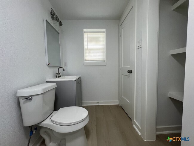 Building Photo - 201 Lowery Dr