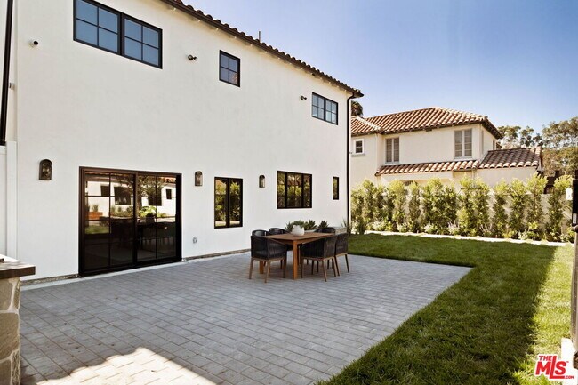 Building Photo - 308 S Highland Ave