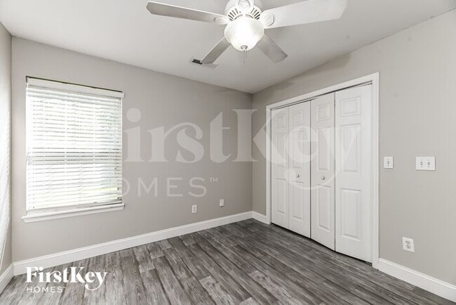 Building Photo - 118 Wilton St