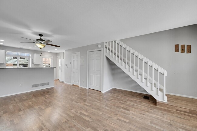 Building Photo - $2,195.00 - 2 Bed, 1.5 Bath, Townhome in L...