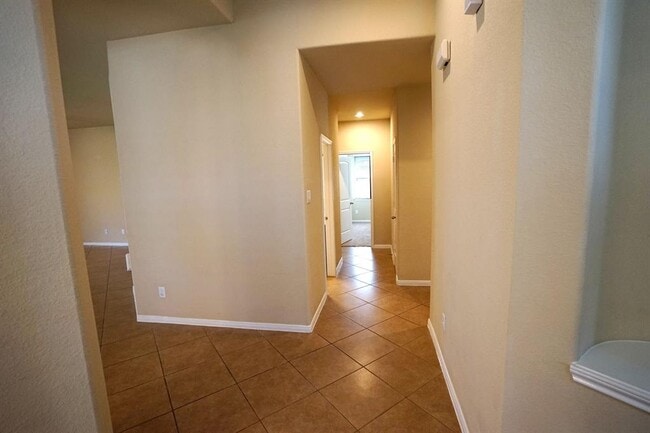 Building Photo - 1067 Cedar Lake Ct