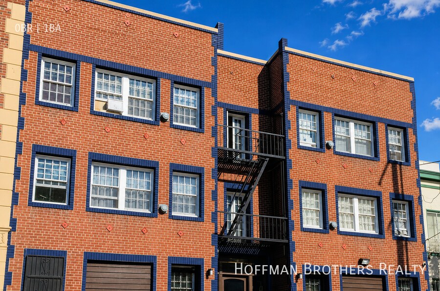 Building Photo - 2743 San Marino St