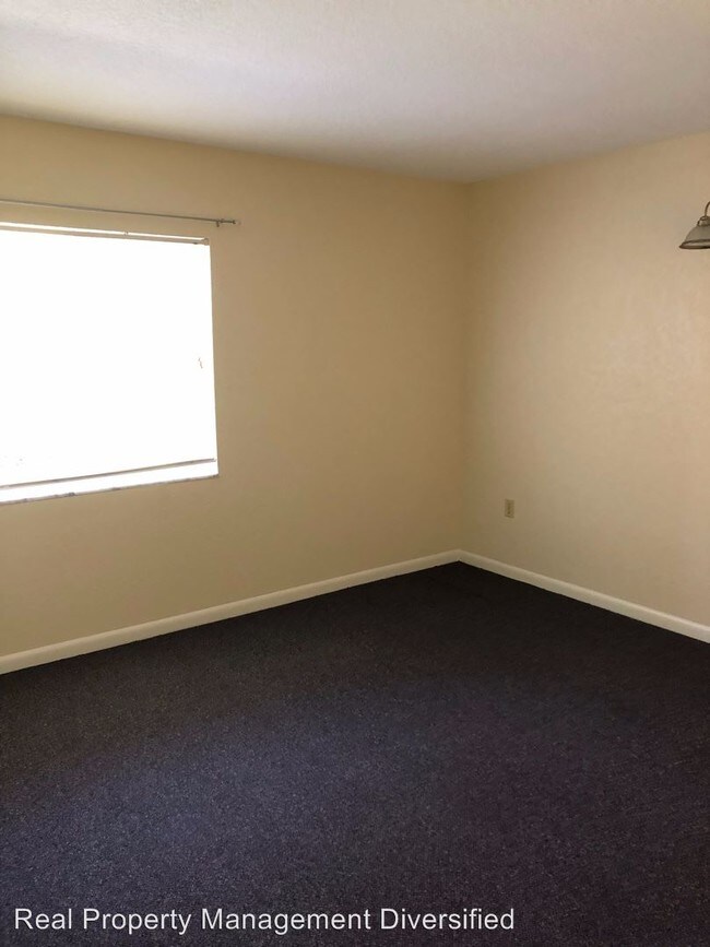 Building Photo - 1302 NE 33rd Ave