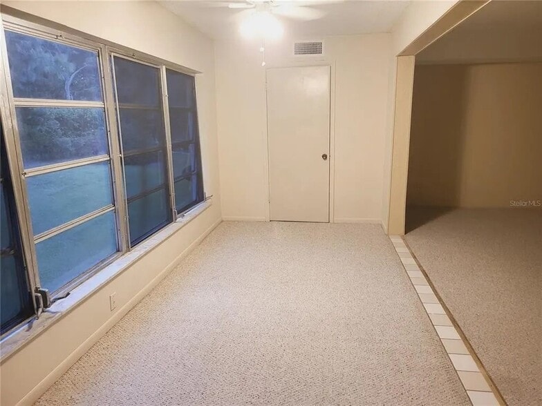 Building Photo - 400 El Camino Dr