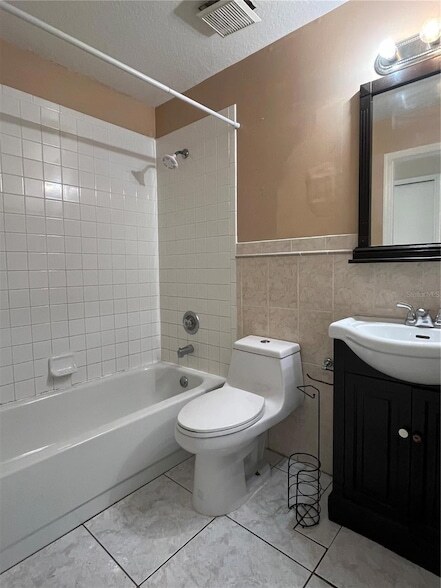 Building Photo - 2131 Rj Cir