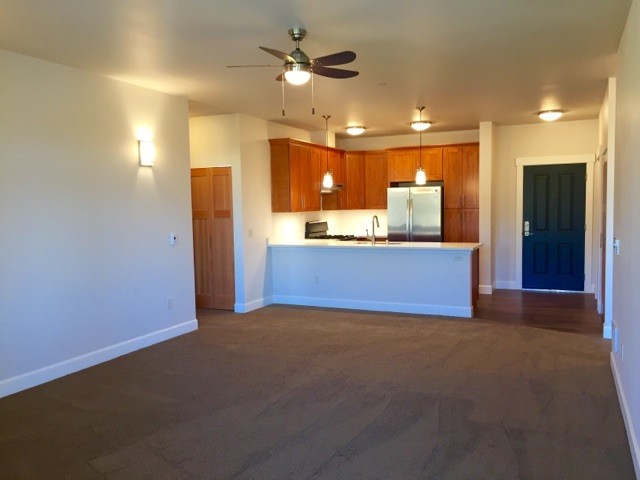 Building Photo - Meydenbauer Creek Apartments