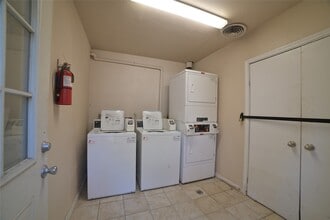 Building Photo - 803 W 28th St