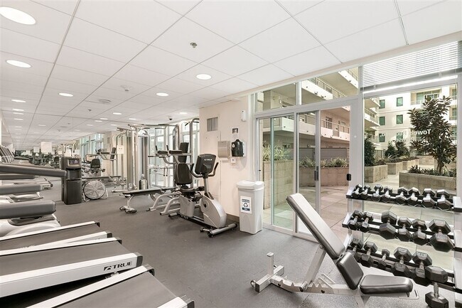 Building Photo - Renovated 2 Bedroom 2 Bathroom Condo in Li...