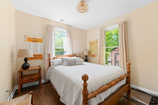 Building Photo - 3 Bedroom Furnished in Oldham County