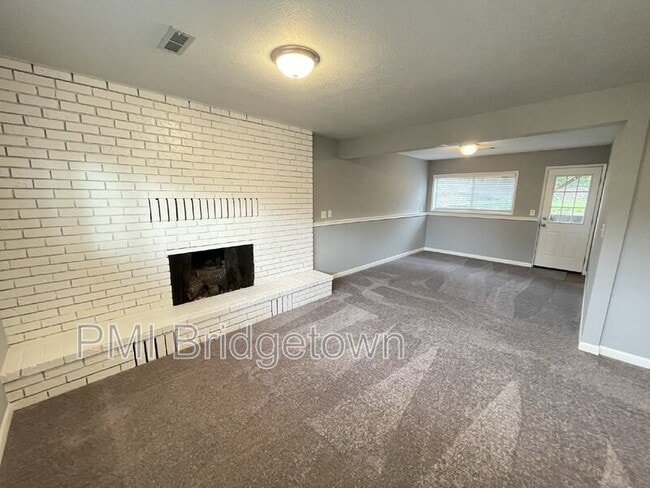 Building Photo - 15300 SE Lee Ave