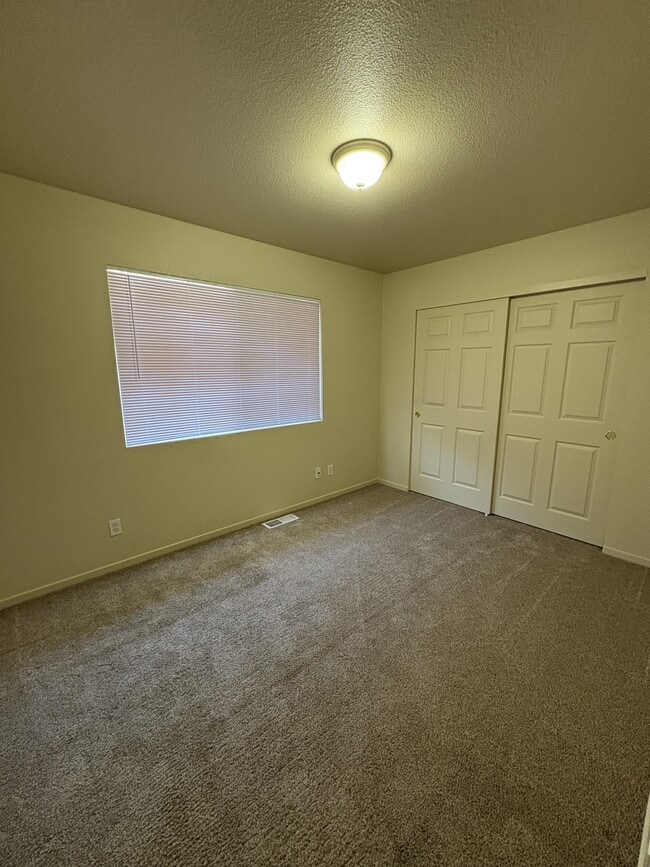 Building Photo - 936 Delport Ave