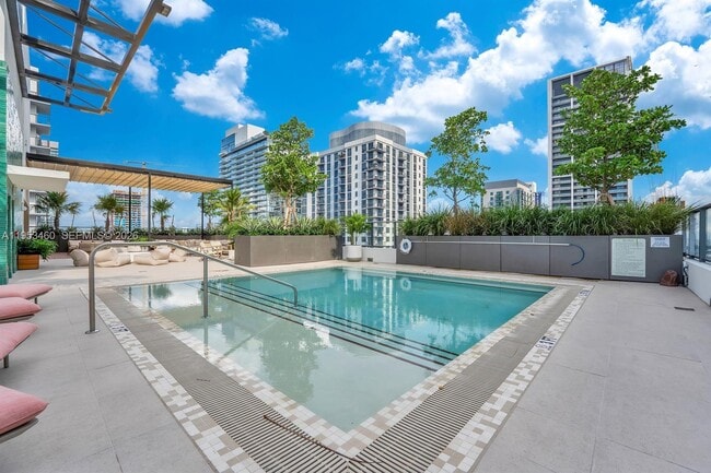 Building Photo - 11 NE 6th St