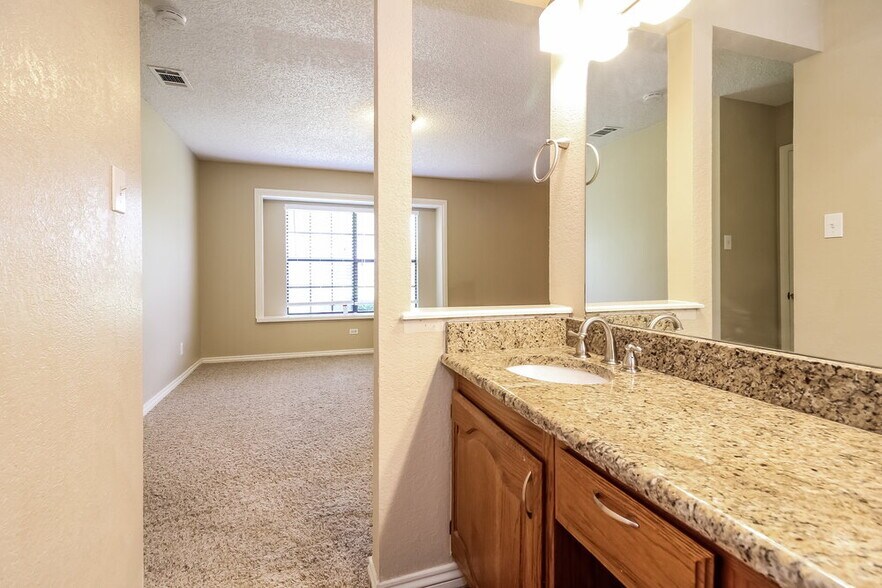 Building Photo - 1037 Eagle Ct