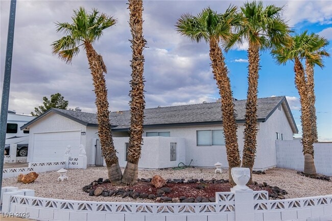 Building Photo - 425 Golden Valley Dr