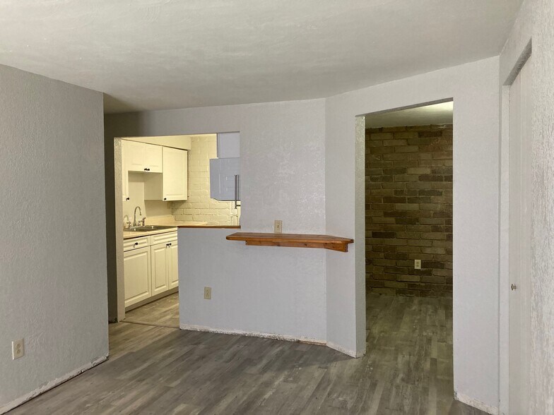 Building Photo - 204 Kellywood Mnr