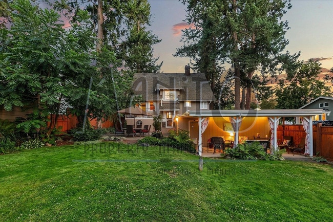 Building Photo - Stunning South Hill Home