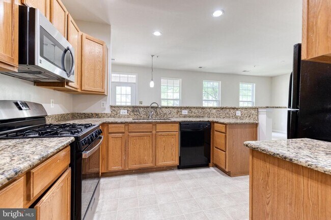 Building Photo - Welcome to Observation Drive! This lovely 3bd 2.5bth home is ready and waiting for you.