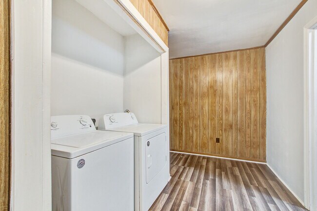 Building Photo - 1908 Swift Ave