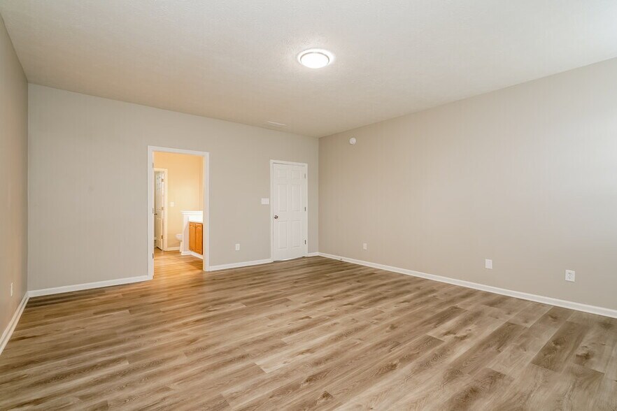 Building Photo - 6571 Daisy Hill Ct