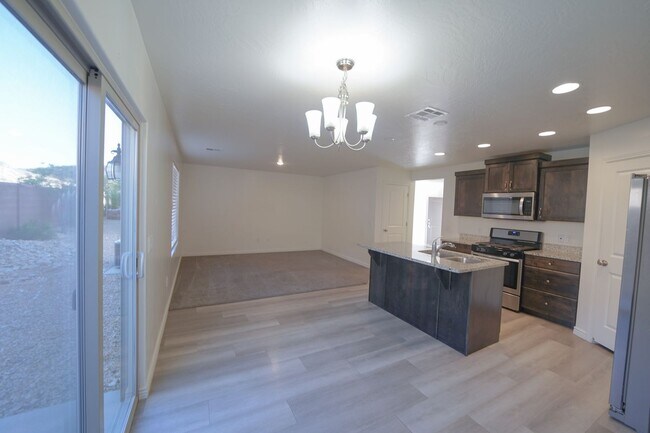 Building Photo - Spacious Townhome for Rent – Prime Location!