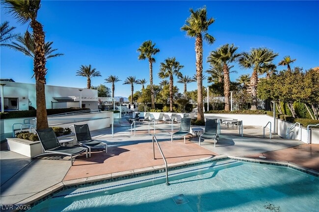 Building Photo - 2700 S Las Vegas Blvd