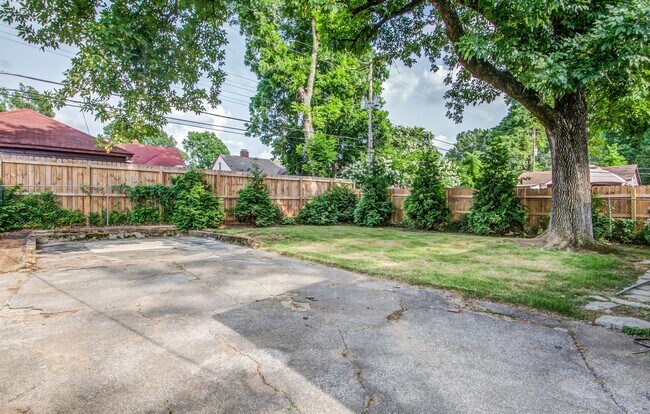 Building Photo - Live Stylishly. Live Comfortably. Live Memphis